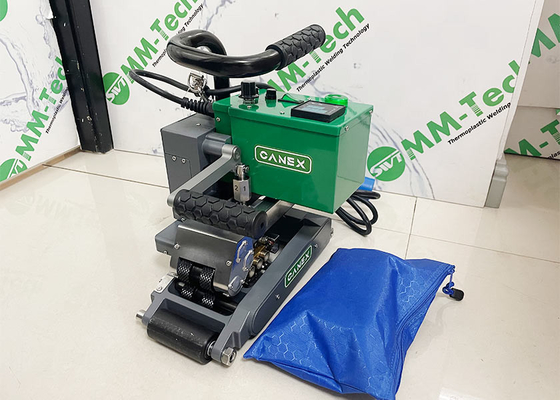 CX900 Hot Wedge Welder 1800W สําหรับการปั่น 0.8-3.0 มม HDPE Geomembrane Pond Liner