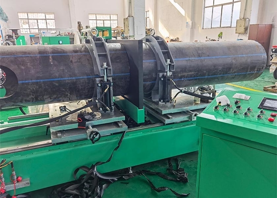 เครื่องเชื่อมประกอบท่อ HDPE ขนาด 800 มม. ในโรงงาน