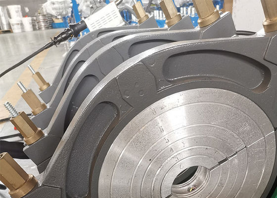 เครื่องเชื่อมฟิวชั่นก้นไฮดรอลิกในสถานที่ทำงานสำหรับท่อ Hdpe